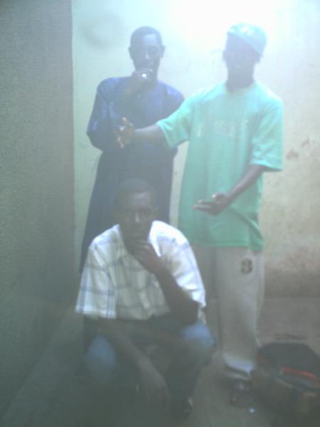 yeah ici c mc blazz tjrs en vert et mika et ouzin en bleu